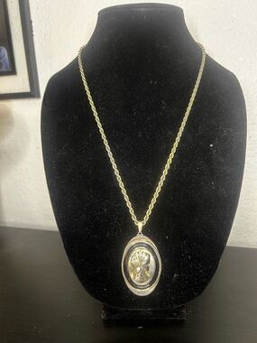 Gold/Silver Tone Cameo Pendant Necklace - Classic Women's Jewelry